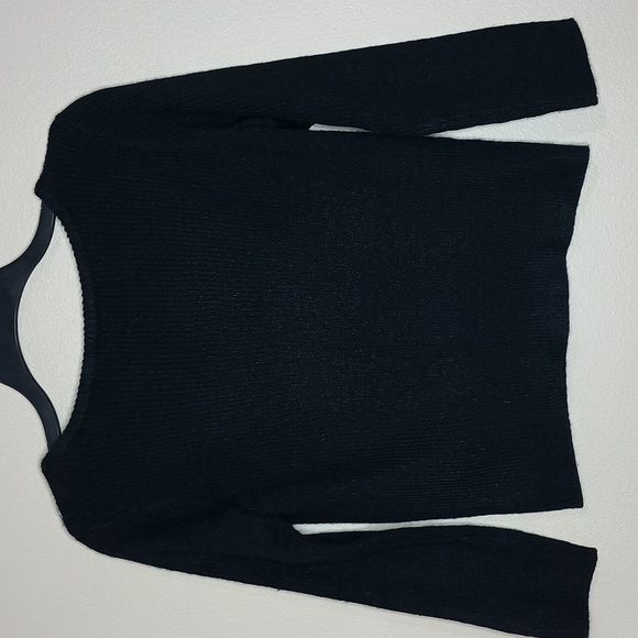 Sweater Crop - Picture 3 of 3
